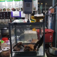 หน้าร้าน ป้าสีหมูจุ่ม