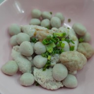 เมนูของร้าน โซ้ยตี๋ ก๋วยเตี๋ยวลูกชิ้นปลากราย
