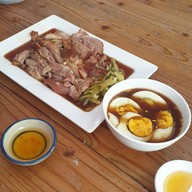 ข้าวขาหมูตรอกไก่ บางรัก