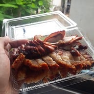 เมนูของร้าน โกหอม ข้าวหมูแดงโบราณ