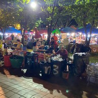 ถนนคนเดินหน้าวัดภูมินทร์