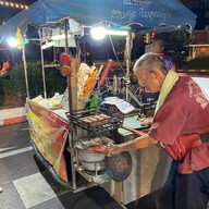 ถนนคนเดินหน้าวัดภูมินทร์