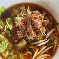 เมนูของร้าน ป้าเหรียญก๋วยเตี๋ยวหมู
