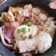 เมนูของร้าน น้องปุยฝ้ายก๋วยเตี๋ยวต้มยำไข่ลวก ณ เชียงแสน