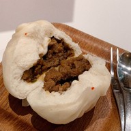 ซาลาเปาเจ๊บ้วง by @LIUJIACHA