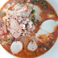 เมนูของร้าน น้องปุยฝ้ายก๋วยเตี๋ยวต้มยำไข่ลวก ณ เชียงแสน