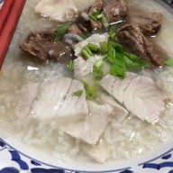 เมนูของร้าน ข้าวต้มปลาลุงหนวด ศรีราชา