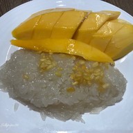 ป้าหงษ์ขนมไทย Mahanakhon Thai Taste Hub