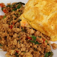 กะเพราข้างบ้าน Food court ตลาดเมืองทอง