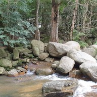 บรรยากาศ น้ำตกหินลาด เกาะสมุย