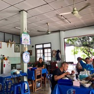 คุณจี๊ด ก๋วยเตี๋ยวหมูต้มยำโบราณ หมูสะเต๊ะ สนามม้าเจ้าเก่า