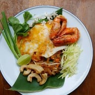 ผัดไทยคุณยาย  เสนาวิลล่า ซ.7 แฮปปี้แลนด์