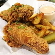 เมนูของร้าน Henryfry Fried Chicken ไก่ทอด เจริญกรุง