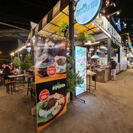 บรรยากาศ ตลาดนัดเลียบด่วนรามอินทรา