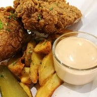 เมนูของร้าน Henryfry Fried Chicken ไก่ทอด เจริญกรุง