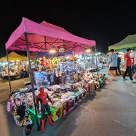 บรรยากาศ ตลาดนัดเลียบด่วนรามอินทรา