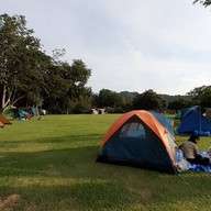 บรรยากาศ ลานกางเต็นท์ อุทยานแห่งชาติแก่งกระจาน