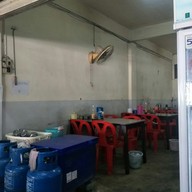 บรรยากาศ ต๊ะ บะหมี่เกี๊ยว  สำโรงใต้