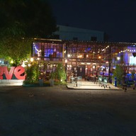 หน้าร้าน BLOOM URT