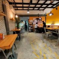 บรรยากาศ Yellow Rice (ร้านข้าวเหลือง) Halal