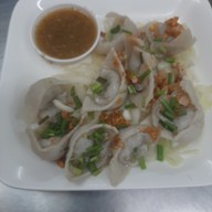 ฮ้งลูกชิ้นปลาเยาวราช ข้าวหมูแดง บะหมี่เกี๊ยว