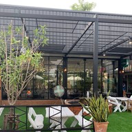 ร้านอาหารบ้านต้นไม้ เสนา เสนา