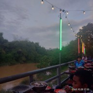 บรรยากาศ ท่าเคียนหมูกระทะ