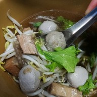 เมนูของร้าน ก๋วยเตี๋ยวเนื้อน้ำใส เจ๊มล