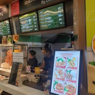 หน้าร้าน บะหมี่เกี๊ยวกุ้งฮ่องกง by chef AJ Food World Fortune Town