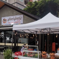 ยำมะม่วงปูม้า - กะเพราพริกแห้ง