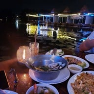 บรรยากาศ บ้านริมน้ำ