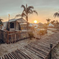 Seafood Club Glamping