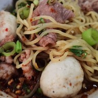 เฮียหม่ำก๋วยเตี๋ยวเรือทีเด็ด (หมู)