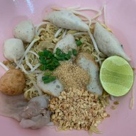 ก๋วยเตี๋ยวลูกชิ้นปลาจ่าฤทธิ์