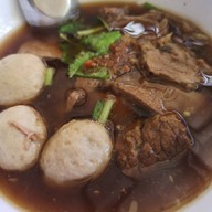 เมนูของร้าน ก๋วยเตี๋ยวลิ้นวัว กม.2