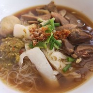 เมนูของร้าน ก๋วยเตี๋ยวลิ้นวัว กม.2