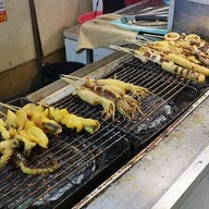 เมนูของร้าน รุ่งเจริญทรัพย์ หมึก สด ย่าง