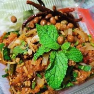 ยำแหนมคลุกข้าวทอด ยำวุ้นเส้นโบราณ Zablongdoo ตลาดบูรพา เพนียดช้าง
