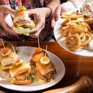 เมนูของร้าน The Duke's ริมน้ำปิง