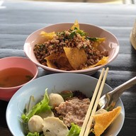 เมนูของร้าน ต. ก๋วยเตี๋ยวลูกชิ้นปลา
