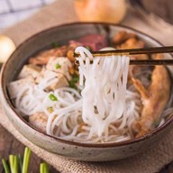ก๋วยจั๊บอุบล สูตรโบราณ เจ้แอ๋วห้าแยก