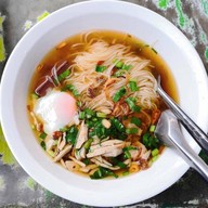 ก๋วยจั๊บอุบล สูตรโบราณ เจ้แอ๋วห้าแยก