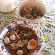 เมนูของร้าน ก๋วยเตี๋ยวหมูกำตังไข่ยักษ์ สูตรโบราณ รามอินทรา65 แยก2-2