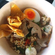 เมนูของร้าน ก๋วยเตี๋ยวหมูกำตังไข่ยักษ์ สูตรโบราณ รามอินทรา65 แยก2-2
