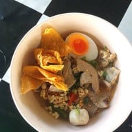 เมนูของร้าน ก๋วยเตี๋ยวหมูกำตังไข่ยักษ์ สูตรโบราณ รามอินทรา65 แยก2-2