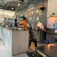 หมูทอดเจ๊จง เอฟวายไอ เซ็นเตอร์ (FYI Center)