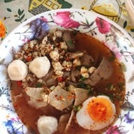 เมนูของร้าน ก๋วยเตี๋ยวหมูกำตังไข่ยักษ์ สูตรโบราณ รามอินทรา65 แยก2-2