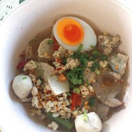 เมนูของร้าน ก๋วยเตี๋ยวหมูกำตังไข่ยักษ์ สูตรโบราณ รามอินทรา65 แยก2-2