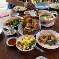 เจ๊ผึ้ง ซีฟู๊ด