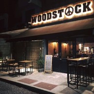 หน้าร้าน Woodstock Music Bar & Restaurant